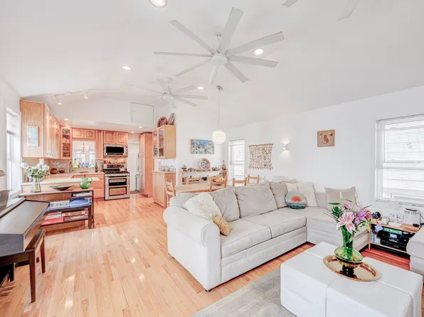 355 Dormans Court image 5 of 20