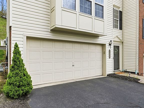 3rd image of 220 Maple Ridge Dr