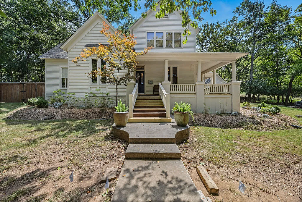 3 bed, 2500 sqft, $3,600 — Photo 1