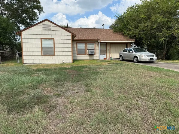 121 Lubbock St, Point Comfort, TX 77978
