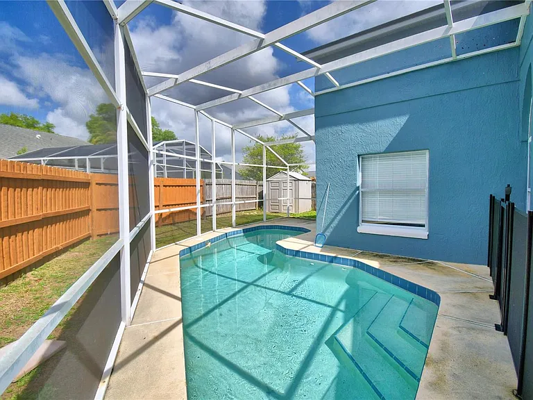 2935 Dickens Cir — Photo 44