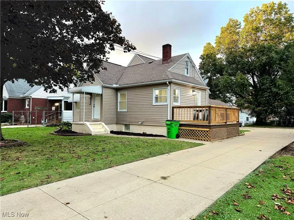 3841 Fairfield Dr, Mogadore, OH 44260