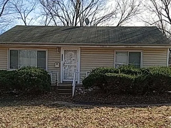 9116 Leamont Dr, Saint Louis, MO 63136