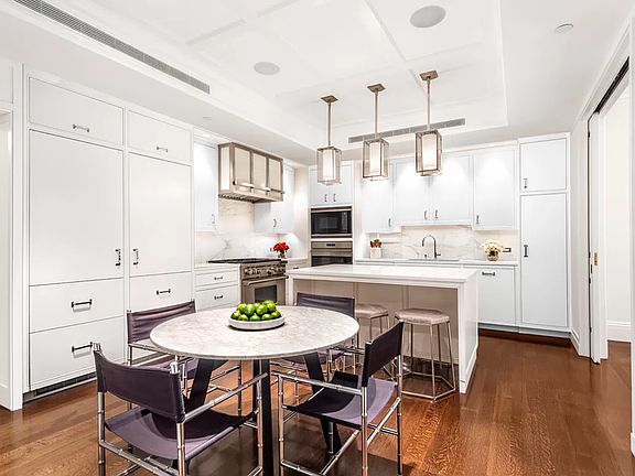 4th image of 151 E 78th St #4