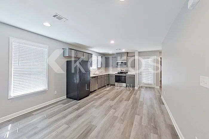 4 bed, 2.0 bath, 1498 sqft, $1,945 — Photo 4