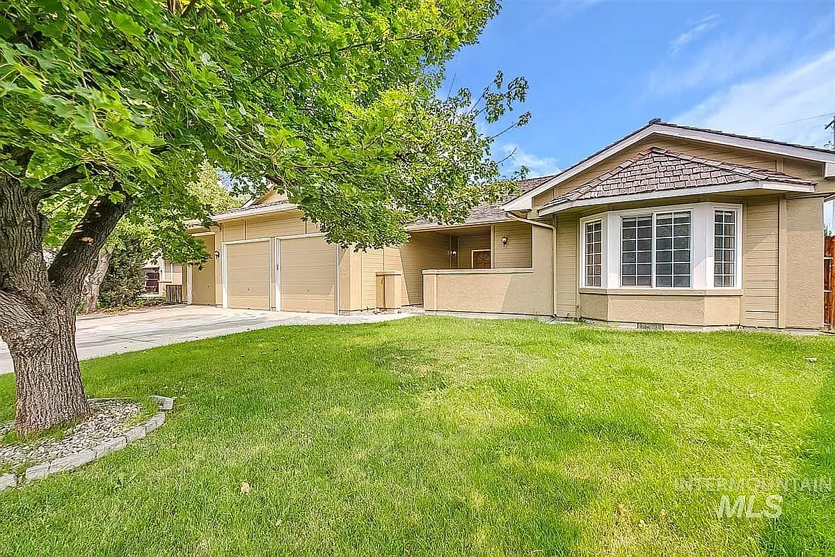 3 bed, 1644 sqft, $2,600 — Photo 1