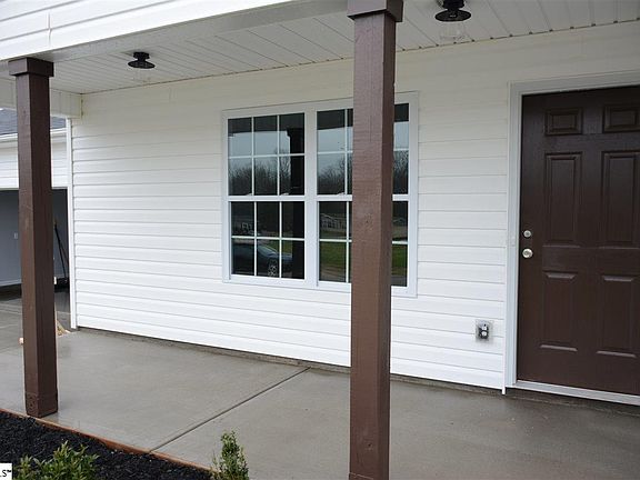 3rd image of 200 Lakanwood Ln