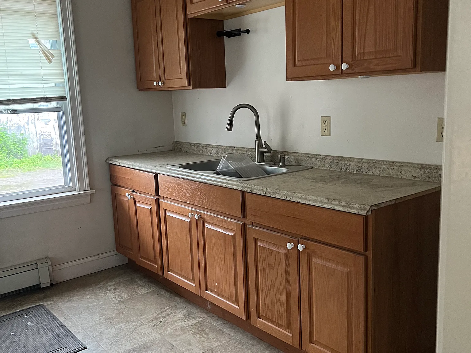 3 bed, 1250 sqft, $1,800 — Photo 2