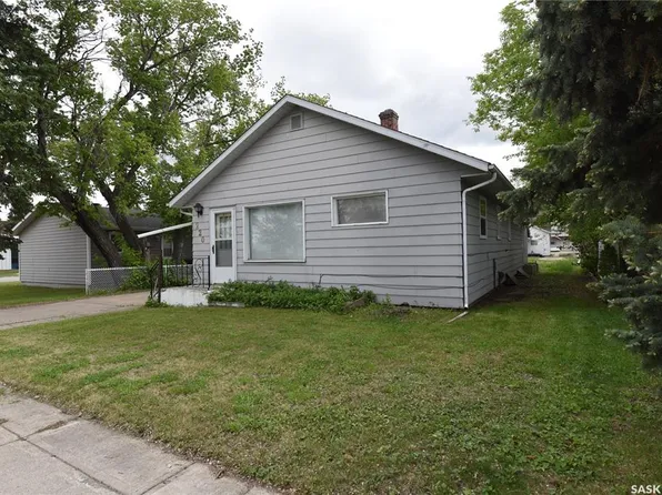 220 2nd STREET E, Nipawin, SK S0E 1E0