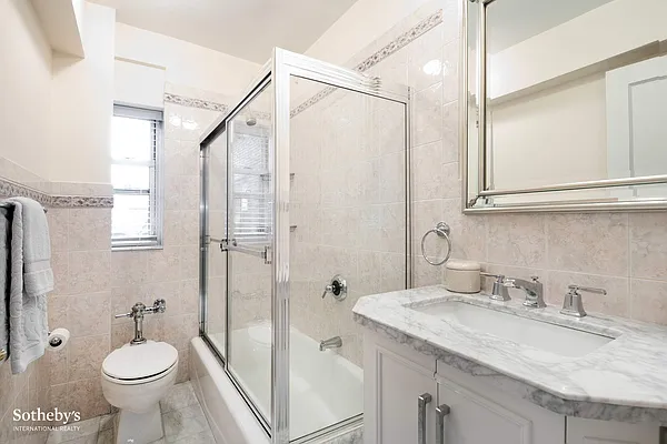 Sold by Sotheby's International Realty | media 6