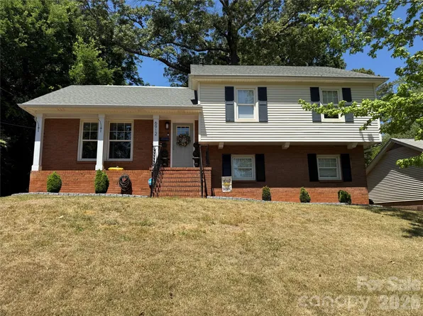 6912 Woodstock Dr, Charlotte, NC 28210