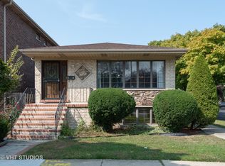 7538 W Forest Preserve Dr, Chicago, IL
