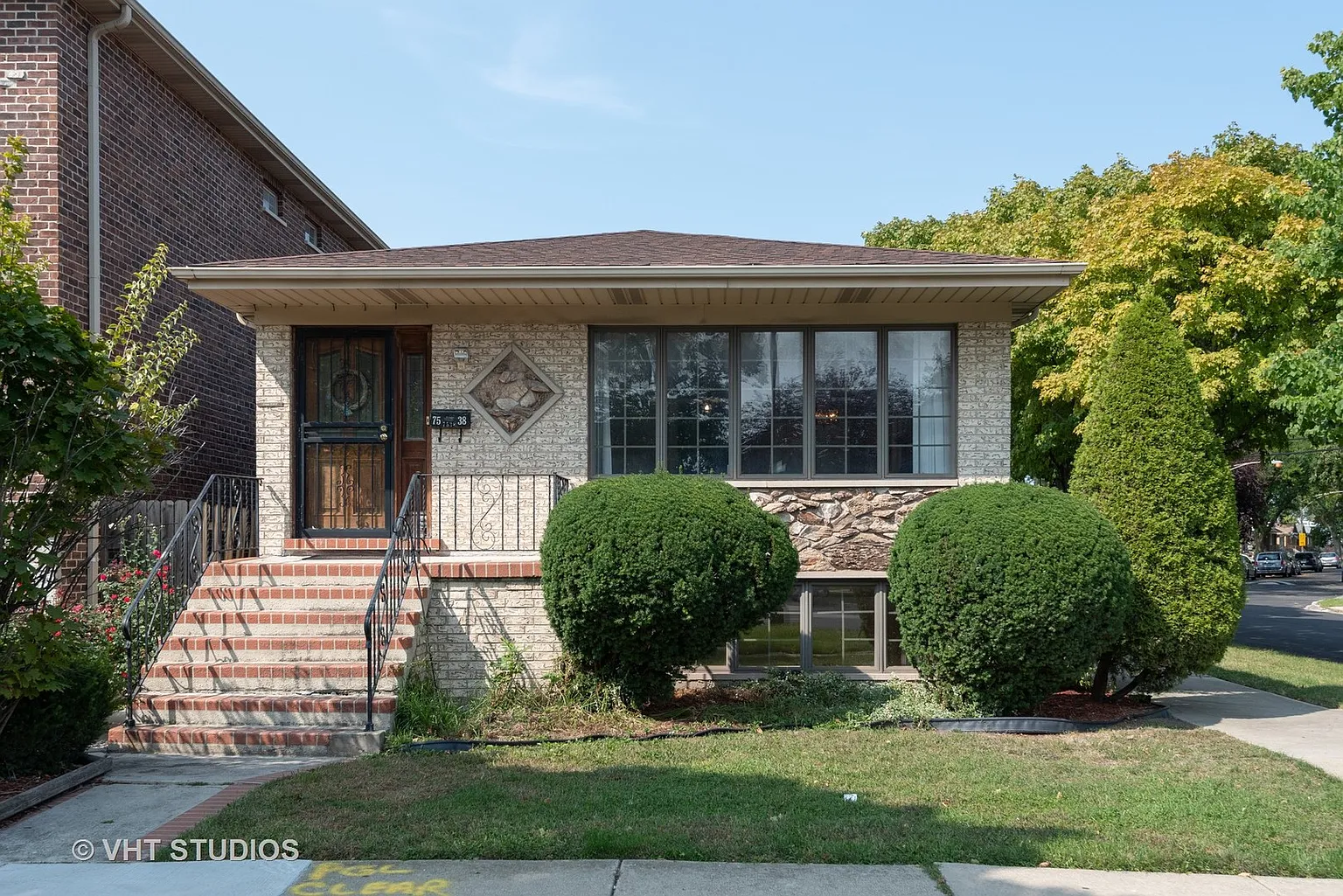 7538 W Forest Preserve Dr photo 1