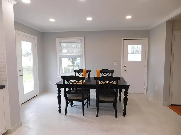 129 Charleston Dr — Photo 5