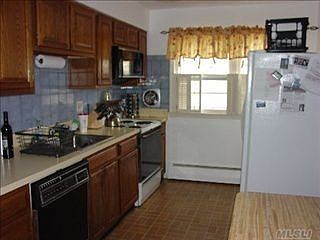 3rd image of 11 Oak St