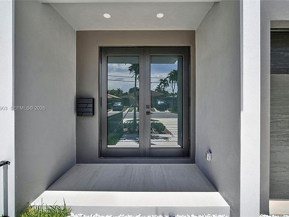 3rd image of 2889 SW 35th Ave #2889
