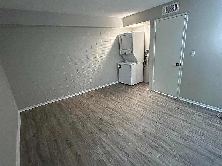 Bedroom_Laundry_439025