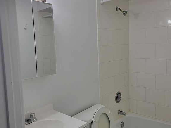 3rd image of 432 W Wellington Ave #410