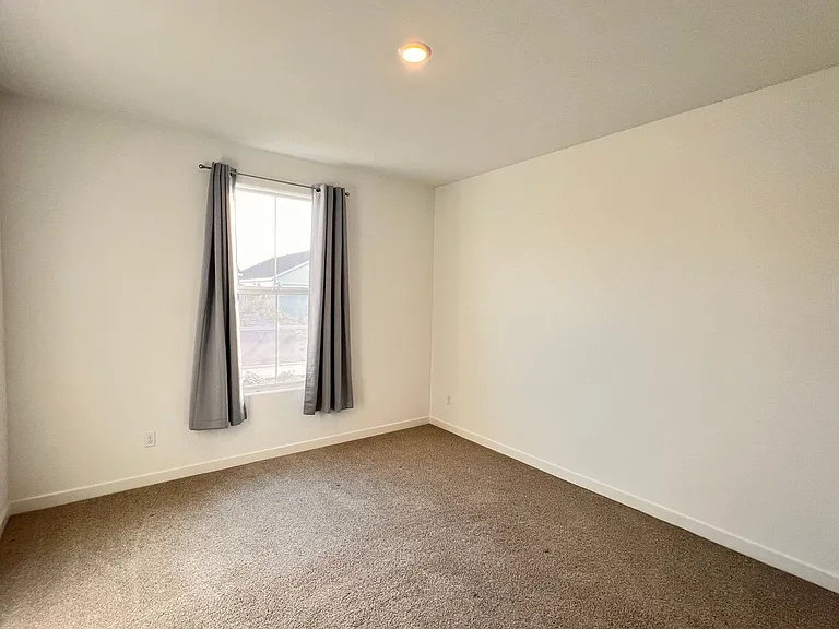 9408 Willow Terrace Dr — Photo 3