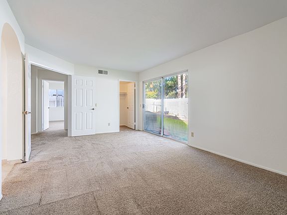 5th image of 426 Algonquin Dr