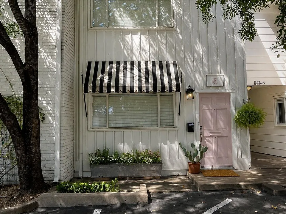 2401 Winsted Ln #6
