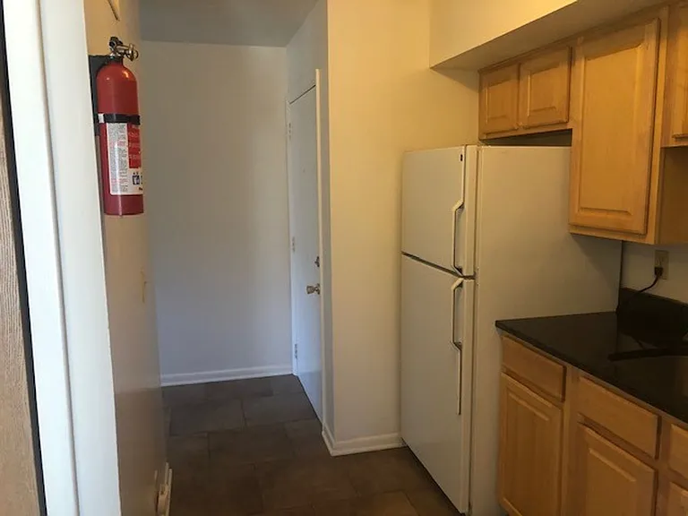 405 N State St — Photo 10