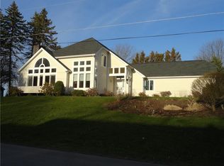 130 Pine Ridge Dr, Newark, NY 14513