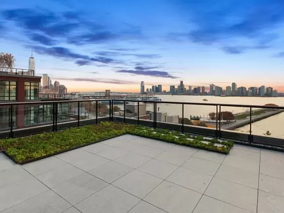 2nd image of 150 Charles St APT 7BN