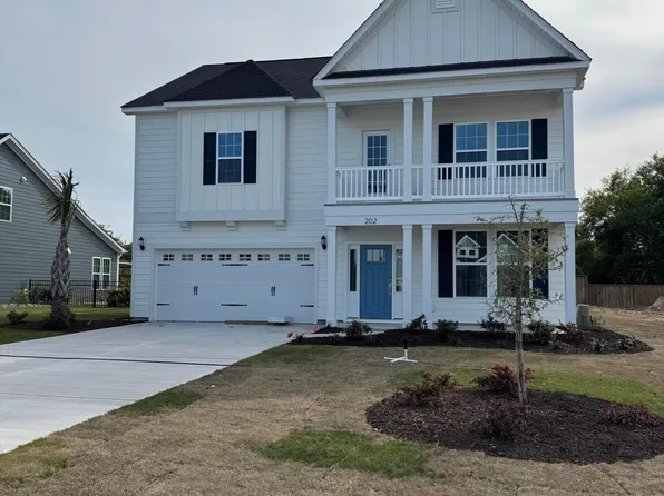 202 Planters Walk, Hampstead, NC 28443