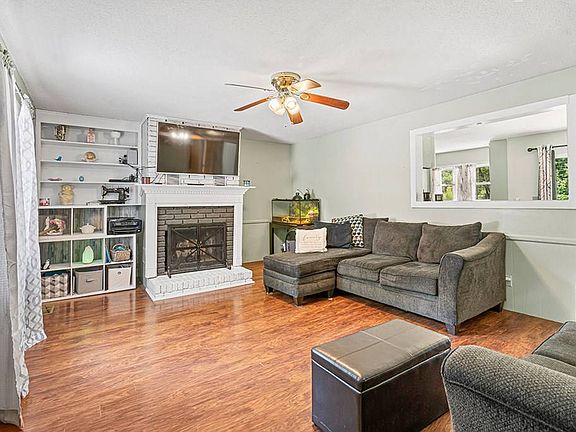 4th image of 102 Hicks Ct