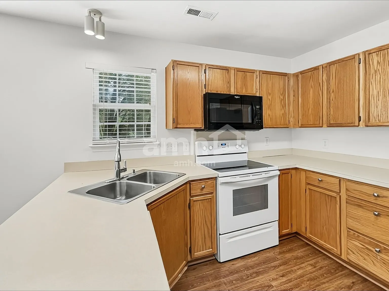 3 bed, 2.5 bath, 1871 sqft, $2,095 — Photo 3