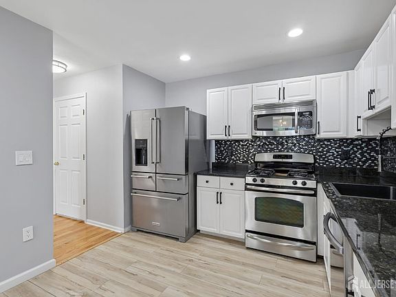 3rd image of 64 Chariot Ct