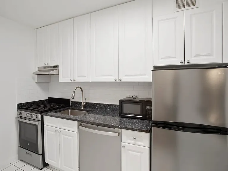 355 E 72nd St #11G — Photo 6