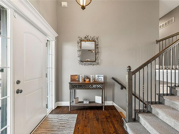 3rd image of 1004 SE Beatty Ct