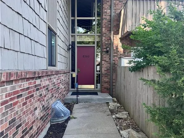 8740 Metcalf Ave #203, Overland Park, KS 66212