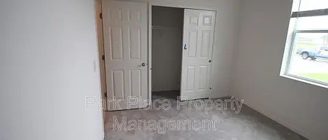 5th image of 111 Roseville Dr