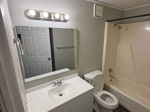 5th image of 10-64 Hampshire Dr #42