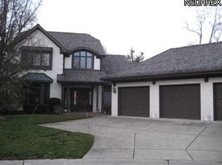 11 Westhampton Dr, Rocky River, OH 44116