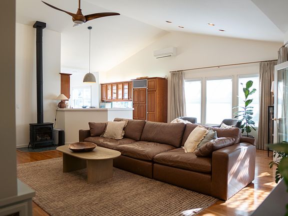 4th image of 63463 Phoenix Way