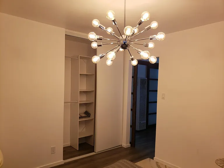 261 N Oak Ave — Photo 10