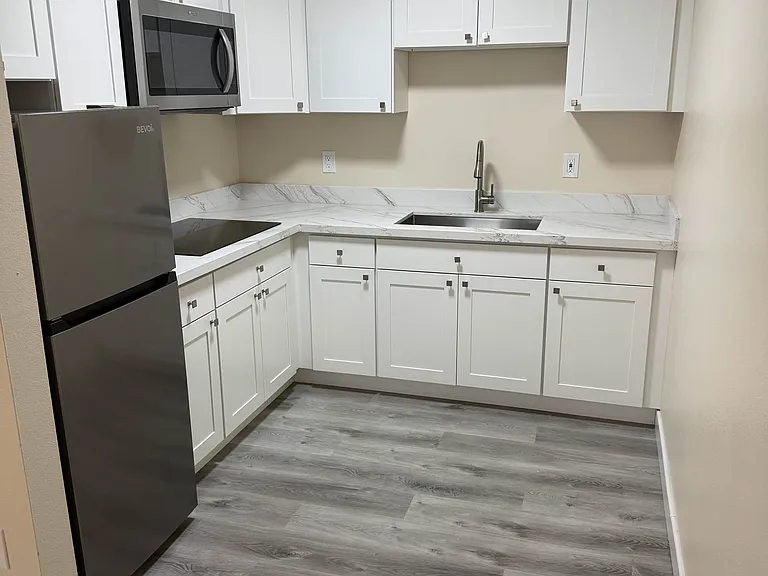 Maverick Apartments — Photo 14