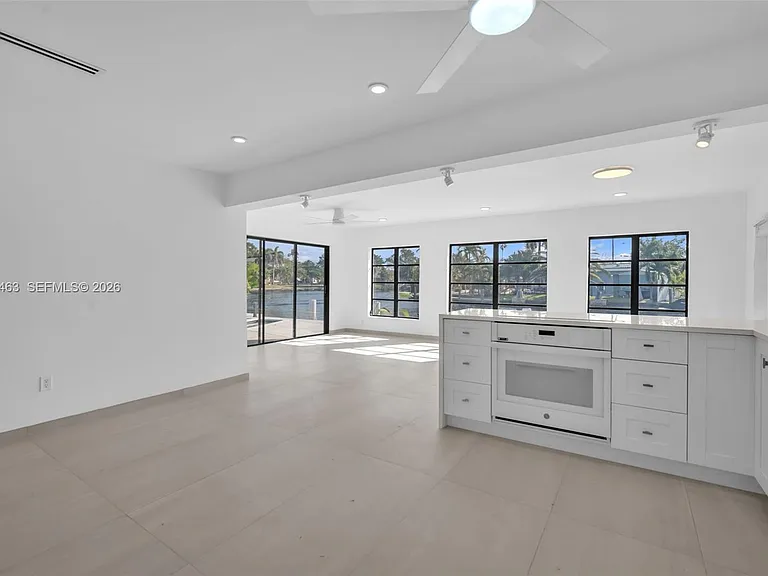 2706 Scott St — Photo 10