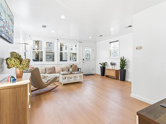 5th image of 210 Hamilton St #1-0904