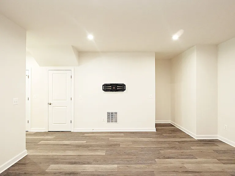 126 Longwood Dr #C — Photo 11