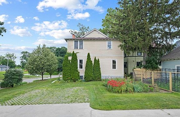 3rd image of 648 Prospect Ave SE #2N