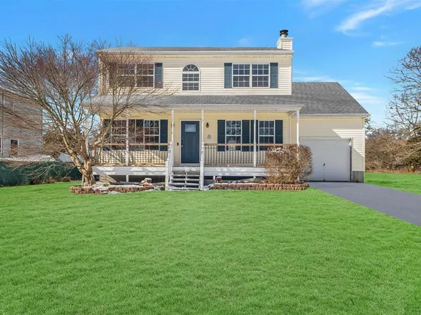 16 Abby Lane, Shirley, NY 11967