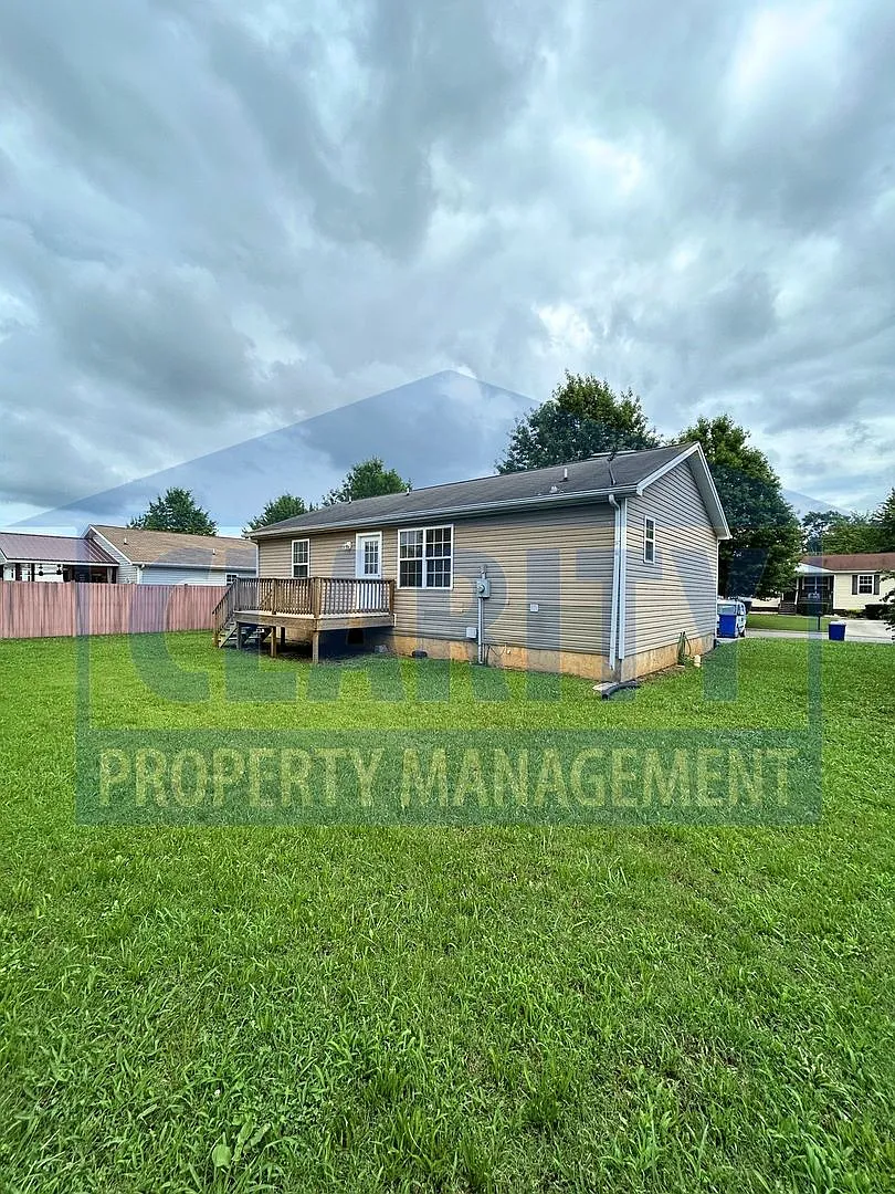 Single level three bedroom home! — Photo 4