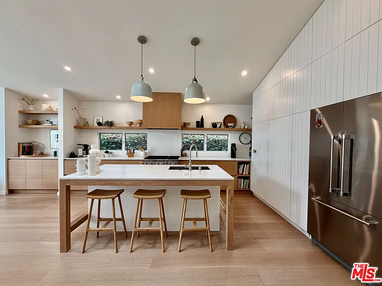 4355 Kenyon Ave — Photo 4