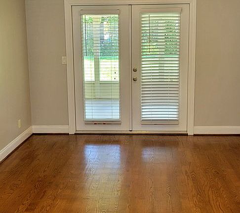 5th image of 2457 Vine St