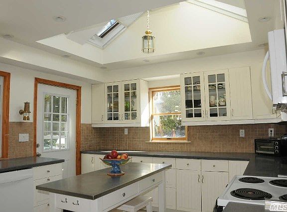 5th image of 23 Bayside Ave